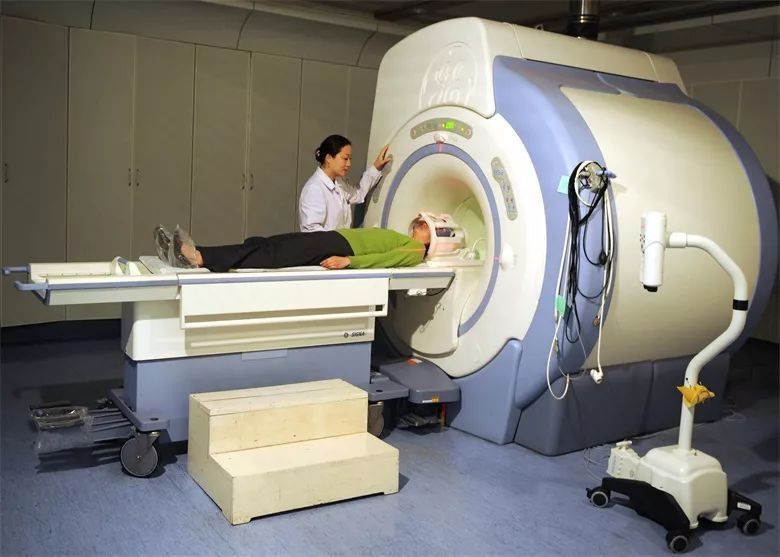  核磁共振与CT谁危害更大？两者有何不同？为何该设备被美国控制？