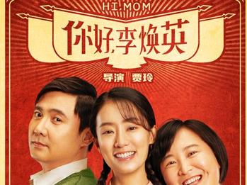 黄晓明|35岁张小斐穿抹胸裙，蜷在沙发凹造型好拘谨，发丝散乱显成熟魅力