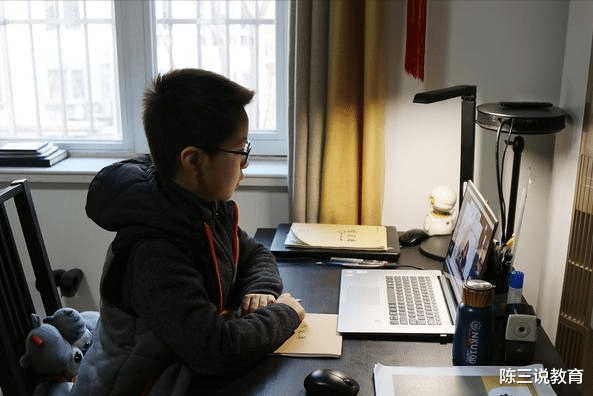 中小学|寒假来临，中小学或将开启“线上教学”补课，家长们却笑不出来