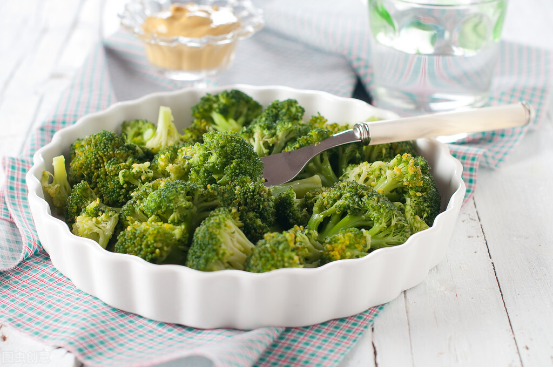 维生素E|冬天,女人皮肤干燥老得快,医生建议:多吃这6种食物,维E含量高