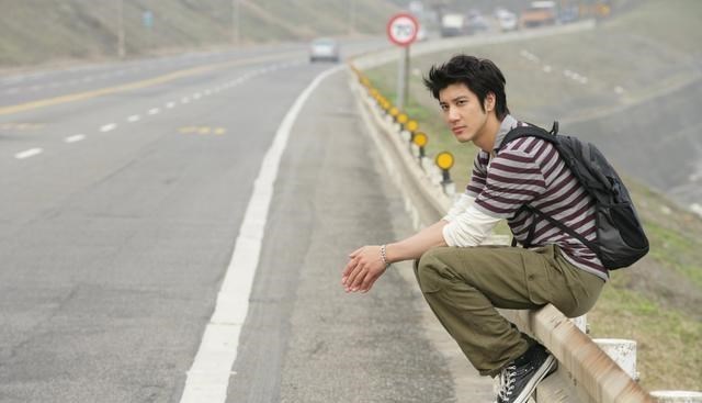 王力宏|王力宏直播刮胡子竟为卖课？前后颜值差别巨大，营业额高达500万