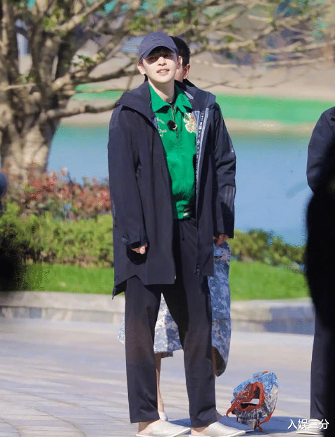 邓伦|《极限挑战7》路透：邓伦素颜出镜太惊艳，但身材比例“翻车”了