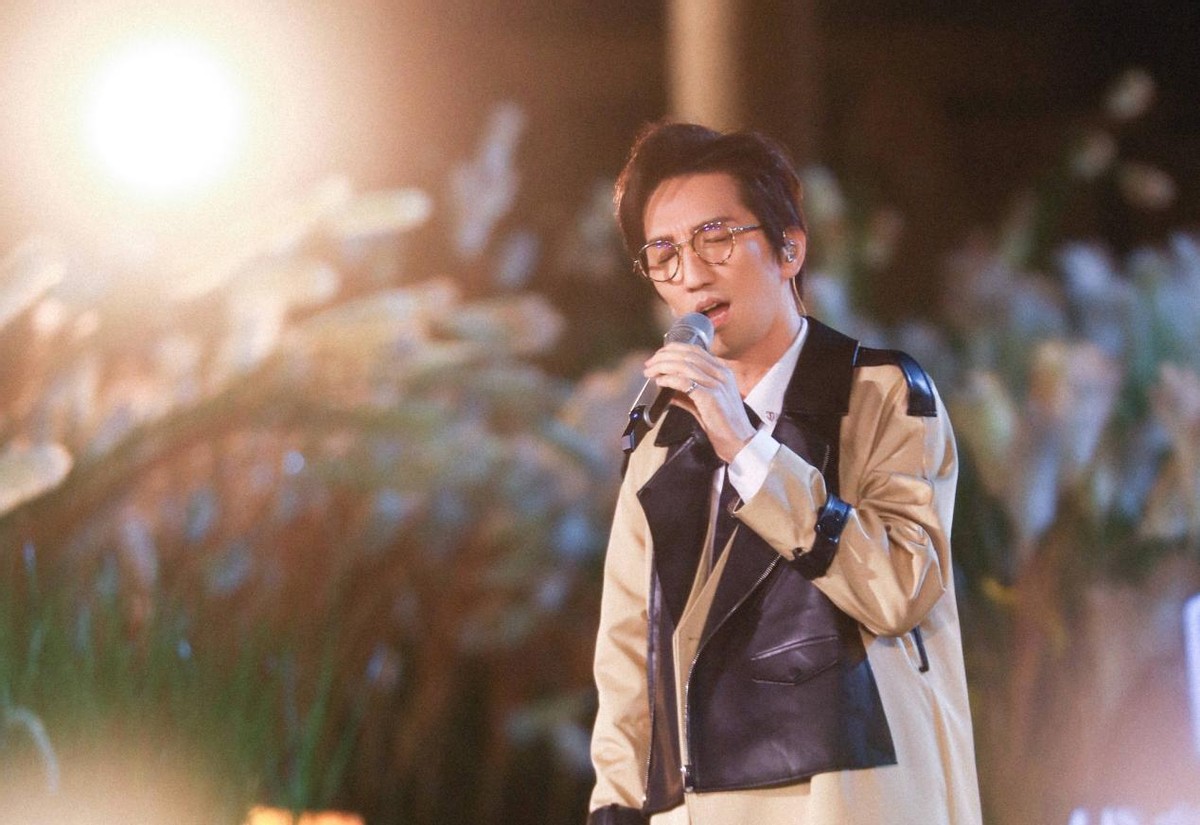 街拍|首播收视夺冠，8位大咖唱将全都脸熟，湖南台又甩出一档王炸综艺