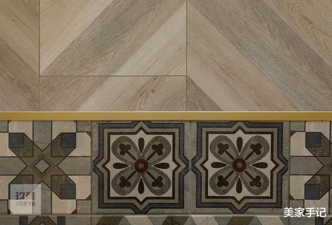 北京夫妻56㎡的家,因坚持舍弃客厅“老三样”而走红,不要沙发、茶几太香了