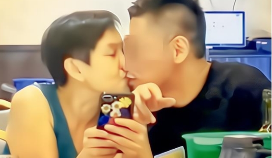谢娜|67岁港星与帅哥接吻疑恋爱，携爱女现身辟谣，称做人最重要是开心