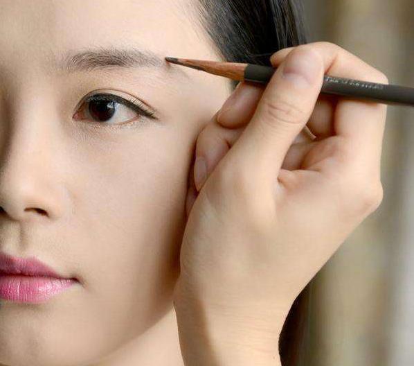 淡妆 提醒女生:即便再忙也要画“淡妆”,简单“四步骤”简单且精致