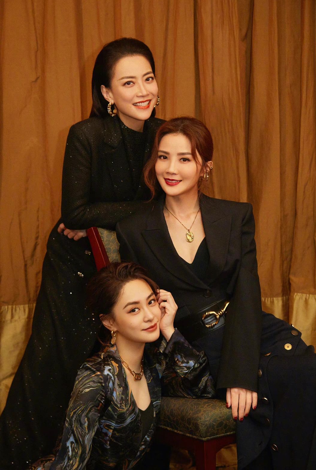 霍汶希|阿娇真瘦了不少，和阿sa同穿长裙都好美，却还是被身边霍汶希抢镜