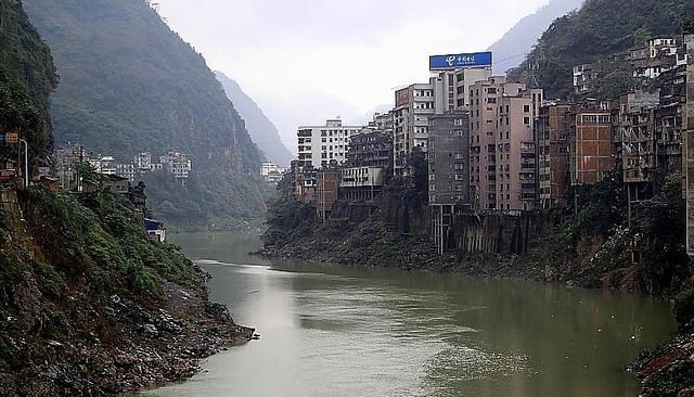 中国最窄县城，身处峡谷之中，真“一线城市”
