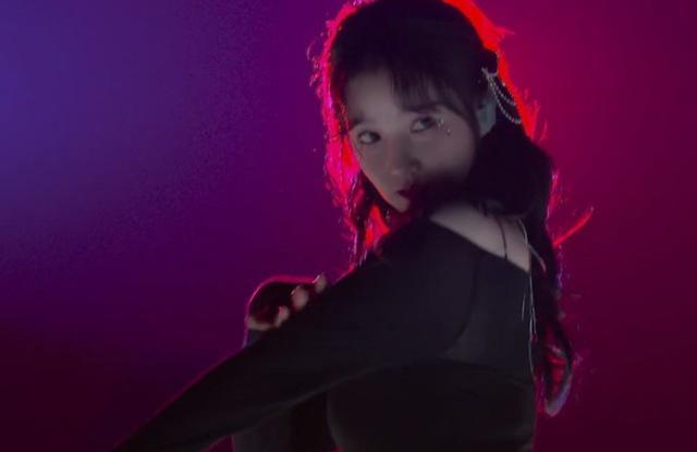 陈小纭|陈小纭遇事故，长筒靴突然滑落，下一秒救场姿势看呆全场姐姐