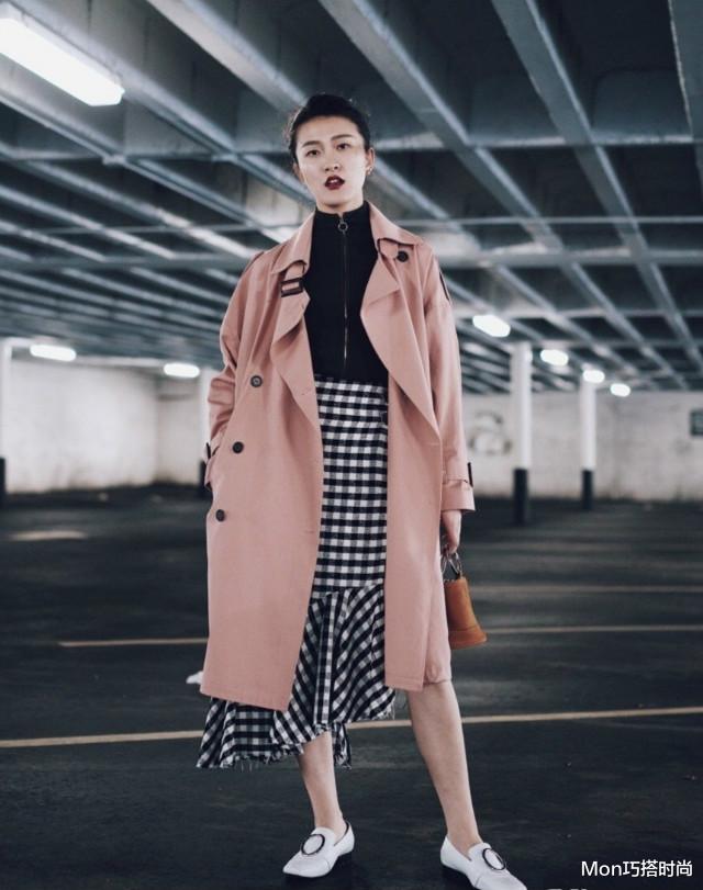 Mon巧搭时尚|穿风衣时，一定不要再配马丁靴了！看看杨幂、热巴这样穿是有多美