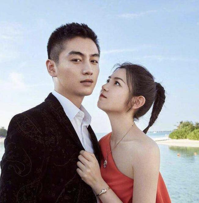 家装日志 陈妍希带儿子逛书店，小星星身穿赛车服，配合妈妈拍照超可爱