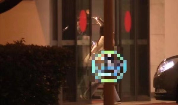 郑爽|郑爽独自飞广州目的疑似曝光，张恒好友曝女方遭多重打击难逃一劫