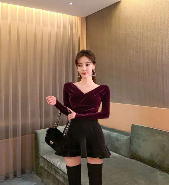 壹品穿搭|女神孙允珠高清时尚搭配：葡萄汁露斜衩娇可俏美小洋裙