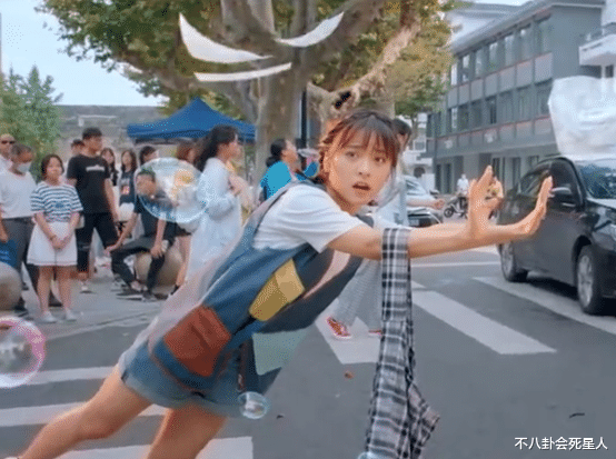 沈月|沈月新剧尬出新高度,五五分身材短腿瞩目,剧情降智男主被亲晕