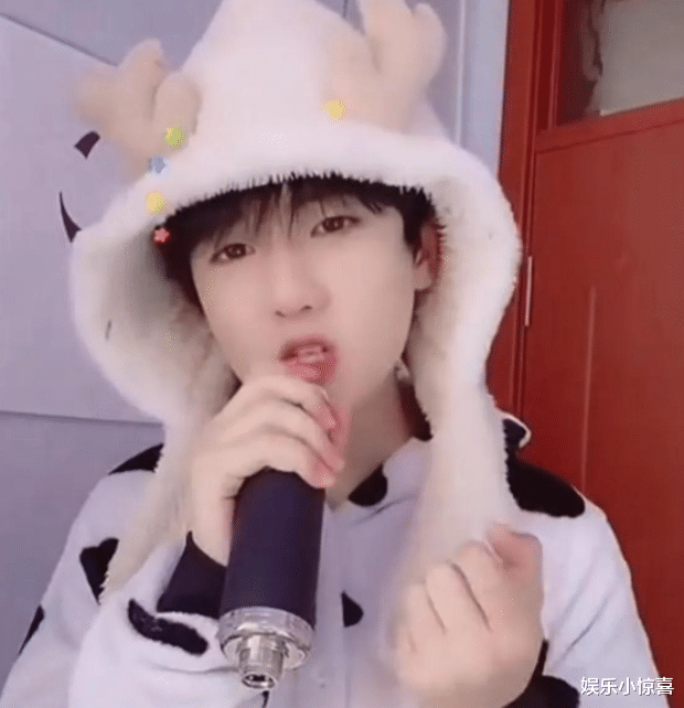 伪娘|“吃个桃桃”风小逸不甘心被封，特晒军装照，网友：这才是纯爷们