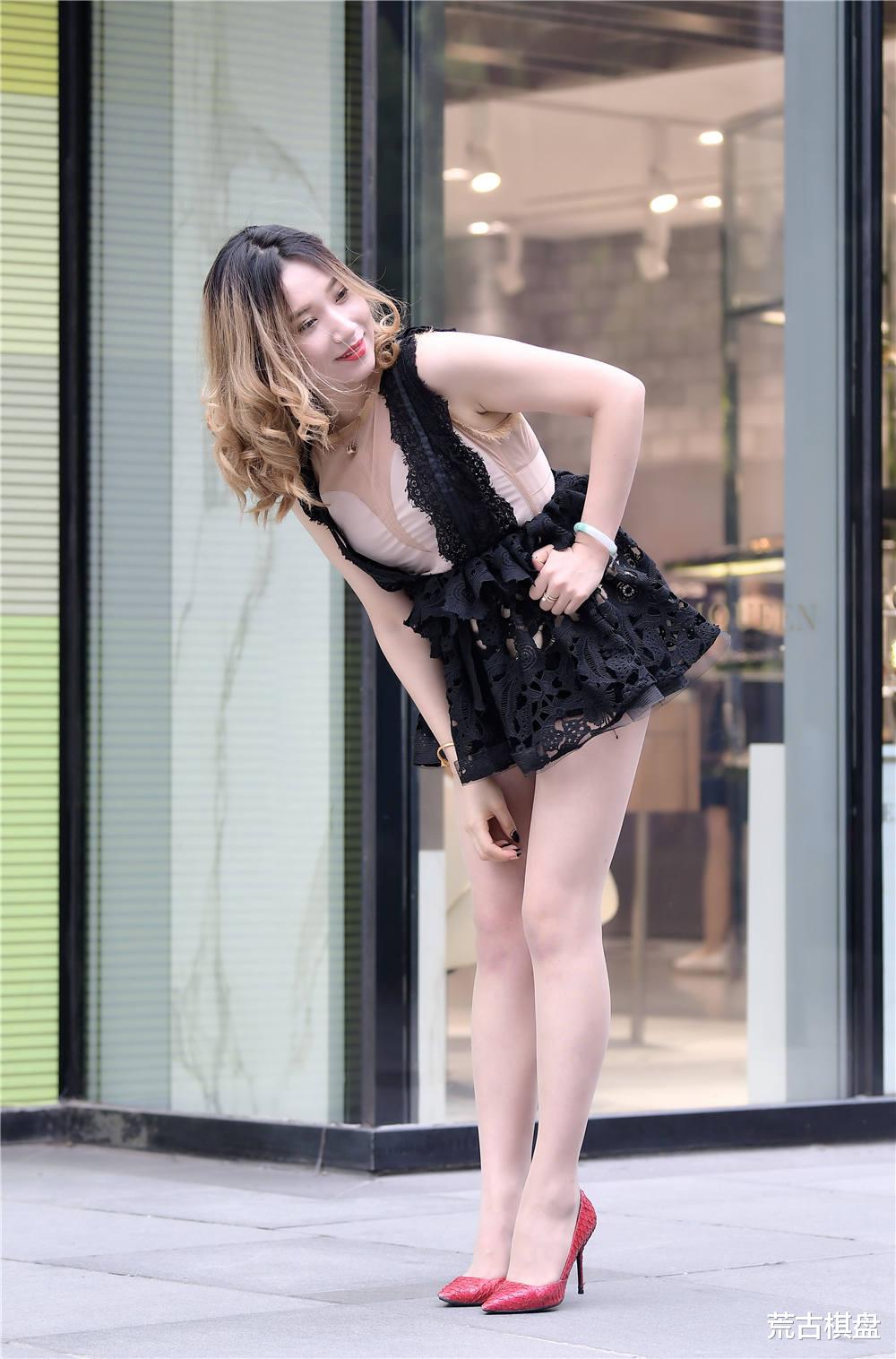 荒古棋盘|红色尖头细跟鞋，鱼鳞片设计，增加层次，也显身材