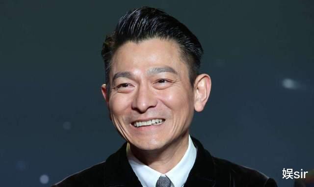 TVB|“过气”香港明星有多惨？开直播仅200人观看，来内地商演被嘲讽