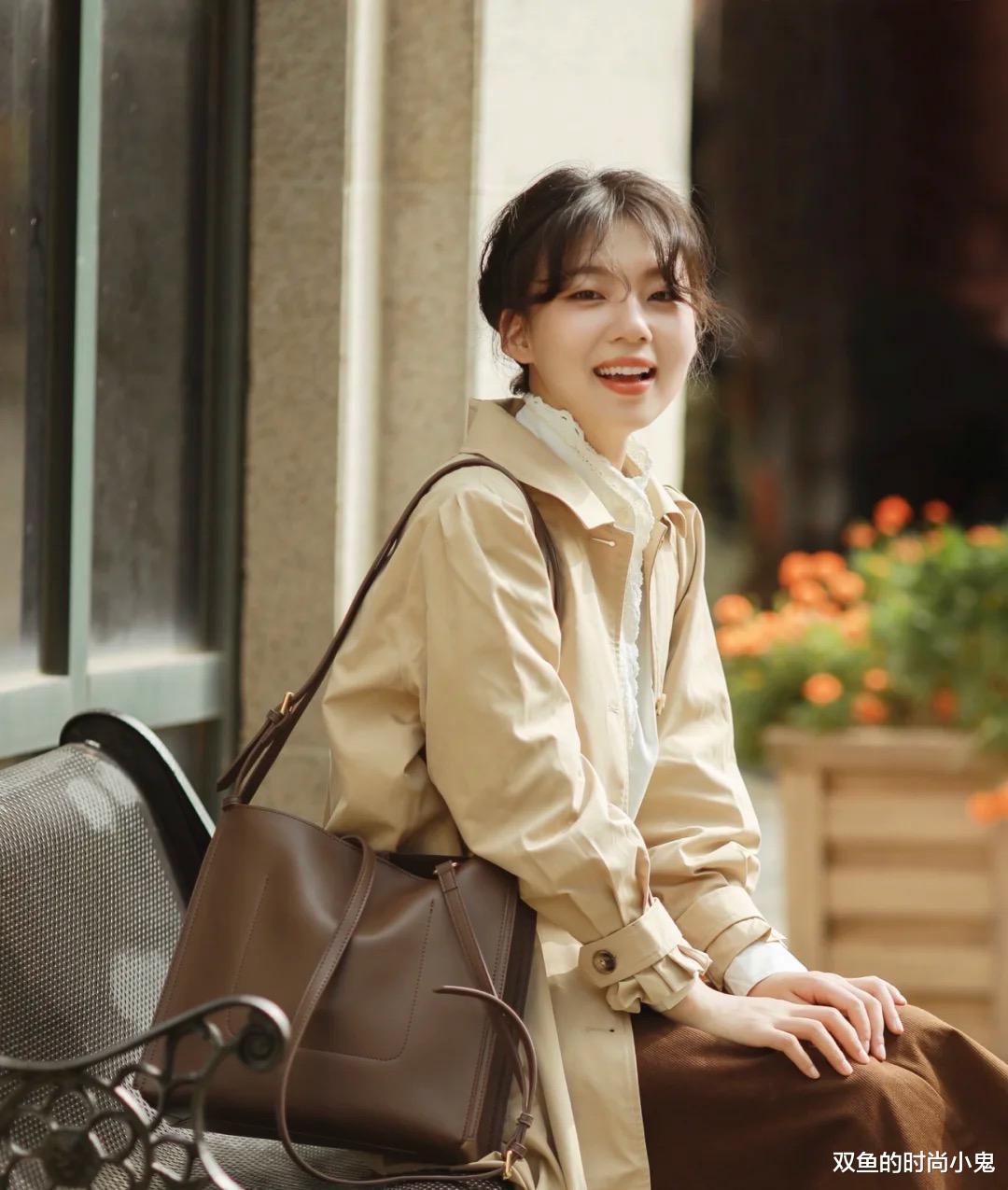 双鱼的时尚小鬼|秋季最受欢迎的风衣穿搭,休闲舒适,小个子也能驾驭,气场十足