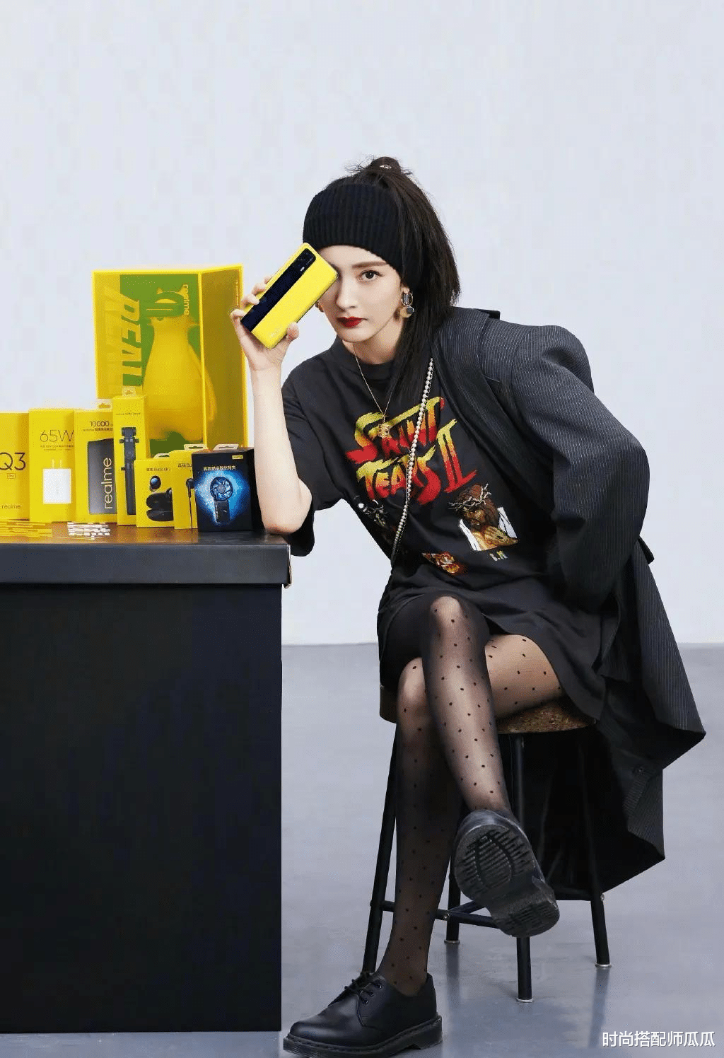 时尚搭配师瓜瓜|?女人再懒，穿T恤也别配牛仔裤，瞧下面潮人这样穿，时尚显高级