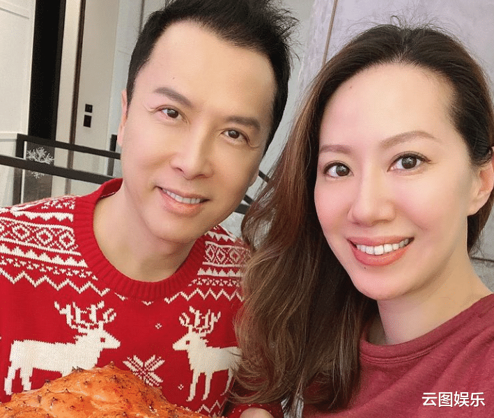 甄子丹|甄子丹大6岁岳母近照曝光，冻龄有术气质好，与俩女儿同框似姐妹