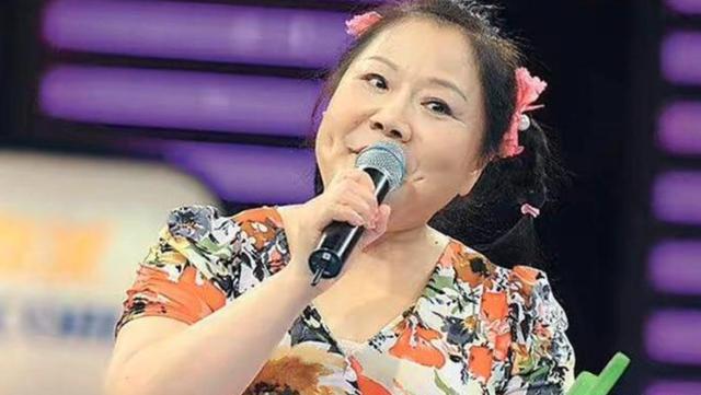 朱之文|张同学走红的同时，不少网红年入百万住别墅却在农村装穷人…