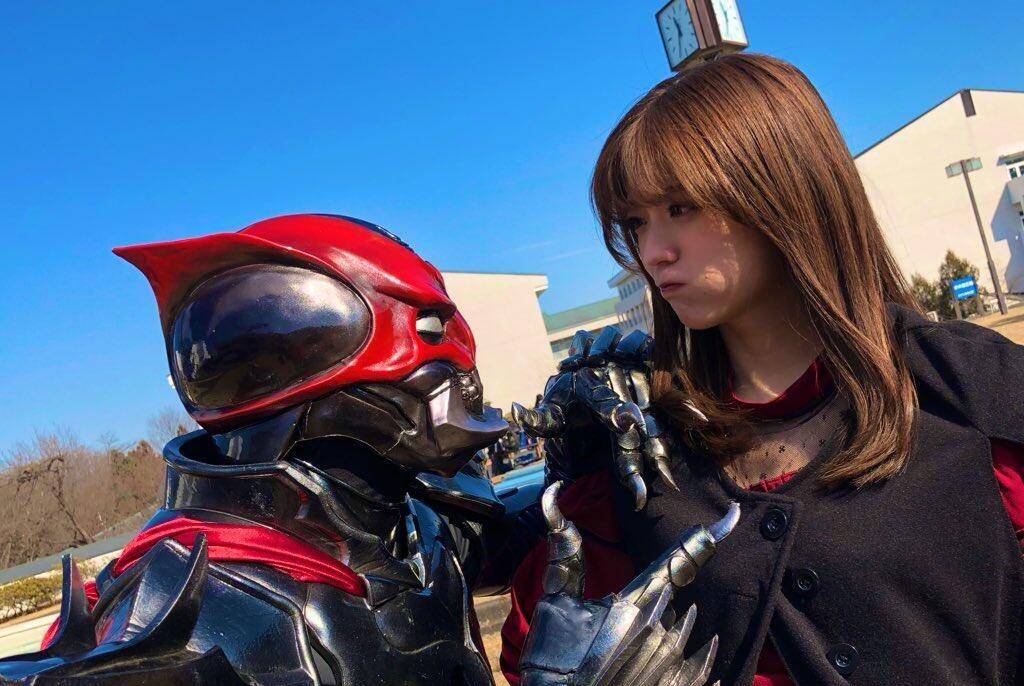 漫画家|不同漫画家打开《假面骑士圣刃》，呈现出的画风是不同的，信吗？