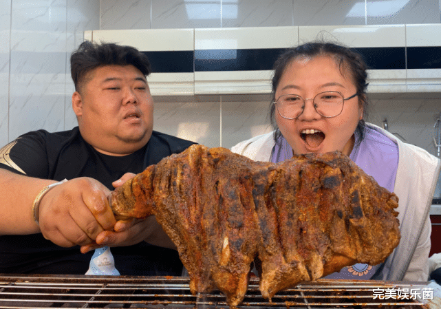 湖南卫视|胖猴仔粉丝破百万，花5位数请朋友吃饭，直言下一步会计划减肥