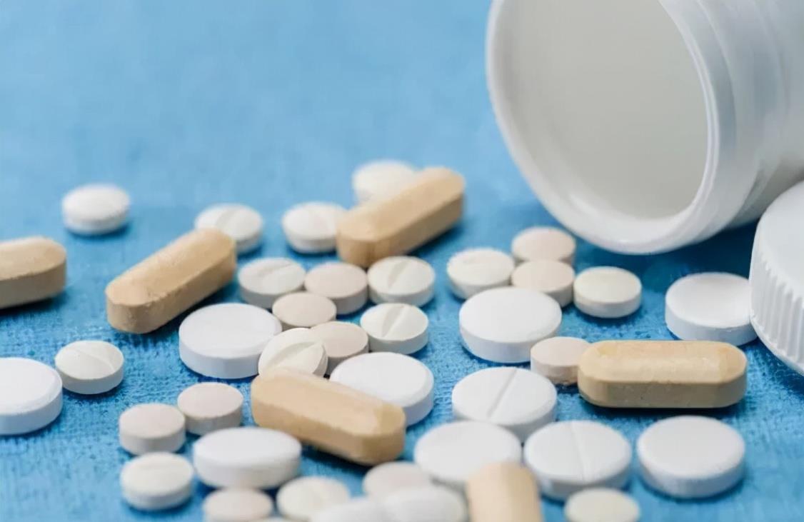 午美聊健康体态 长期服用高血压药物,如果出现这3个现象,可别不当回事