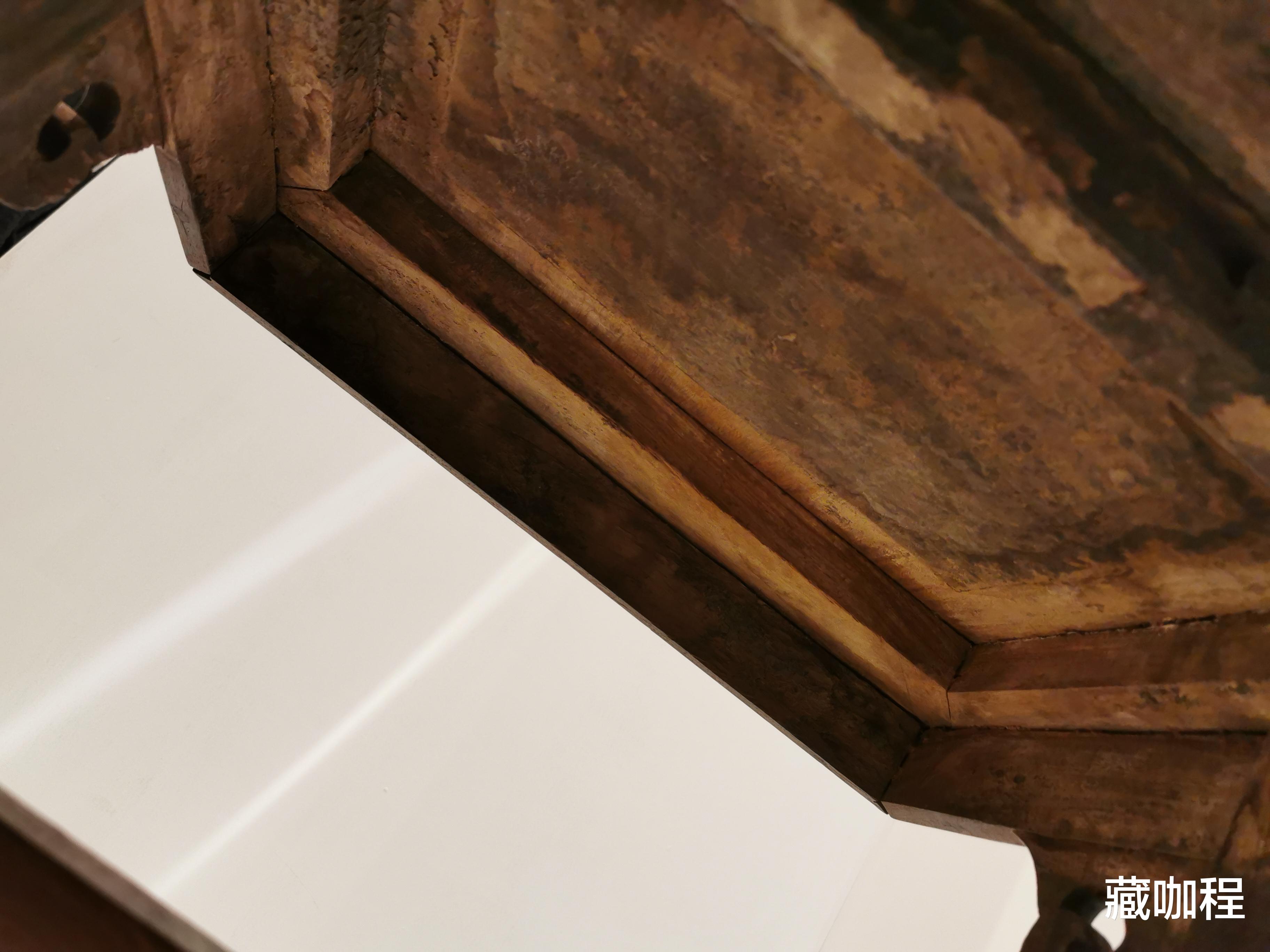 手艺|底部老朽陈旧，清黄花梨螭凤纹案322万成交