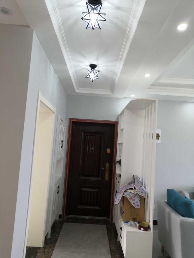 126平米的新房入住，忍不住晒晒图，入户就被玄关鞋柜迷住