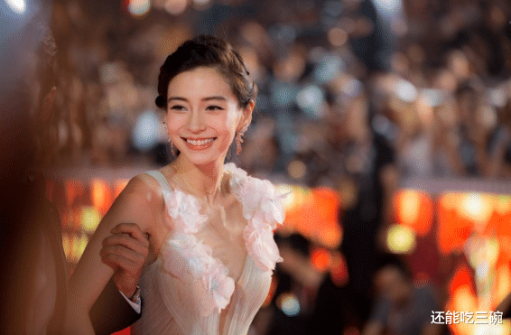Angelababy|评分仅4.4，却拿了个奖回来，baby越来越接近“大满贯”了！