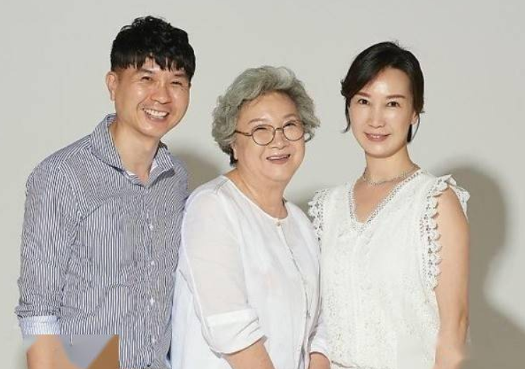 朴秀洪|搞笑艺人朴秀洪，和小23岁圈外女友结婚，曾被亲哥骗100亿韩元