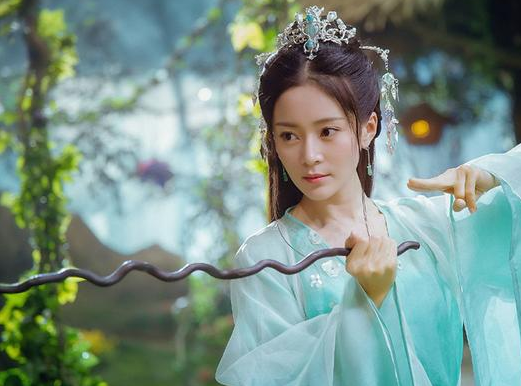 容嬷嬷|容嬷嬷的“儿子”，出道10年无人知晓，“儿媳妇”却火得一塌糊涂