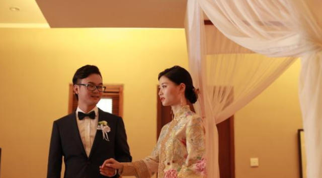 “我去厕所了”!婚礼上新娘消失10分钟,看完监控新郎宣布退婚