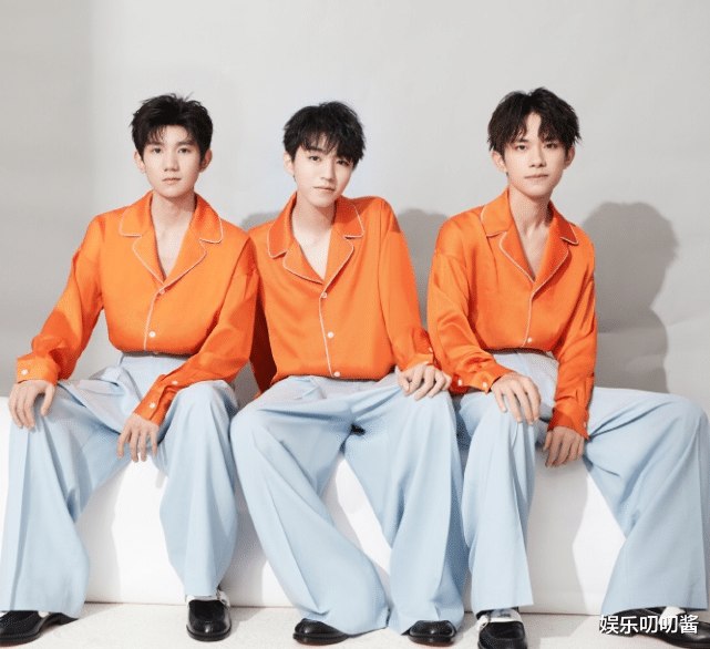 王源|TFBOYS王源太拼命！拍戏现场累得睡着，暴瘦到躺沙发都没痕迹