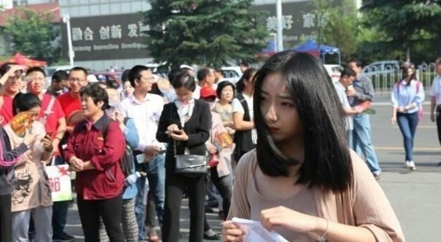 阳光语言矫正说|高考前后，男女颜值变化有多大？“换头式”整容，让人怀疑真实性