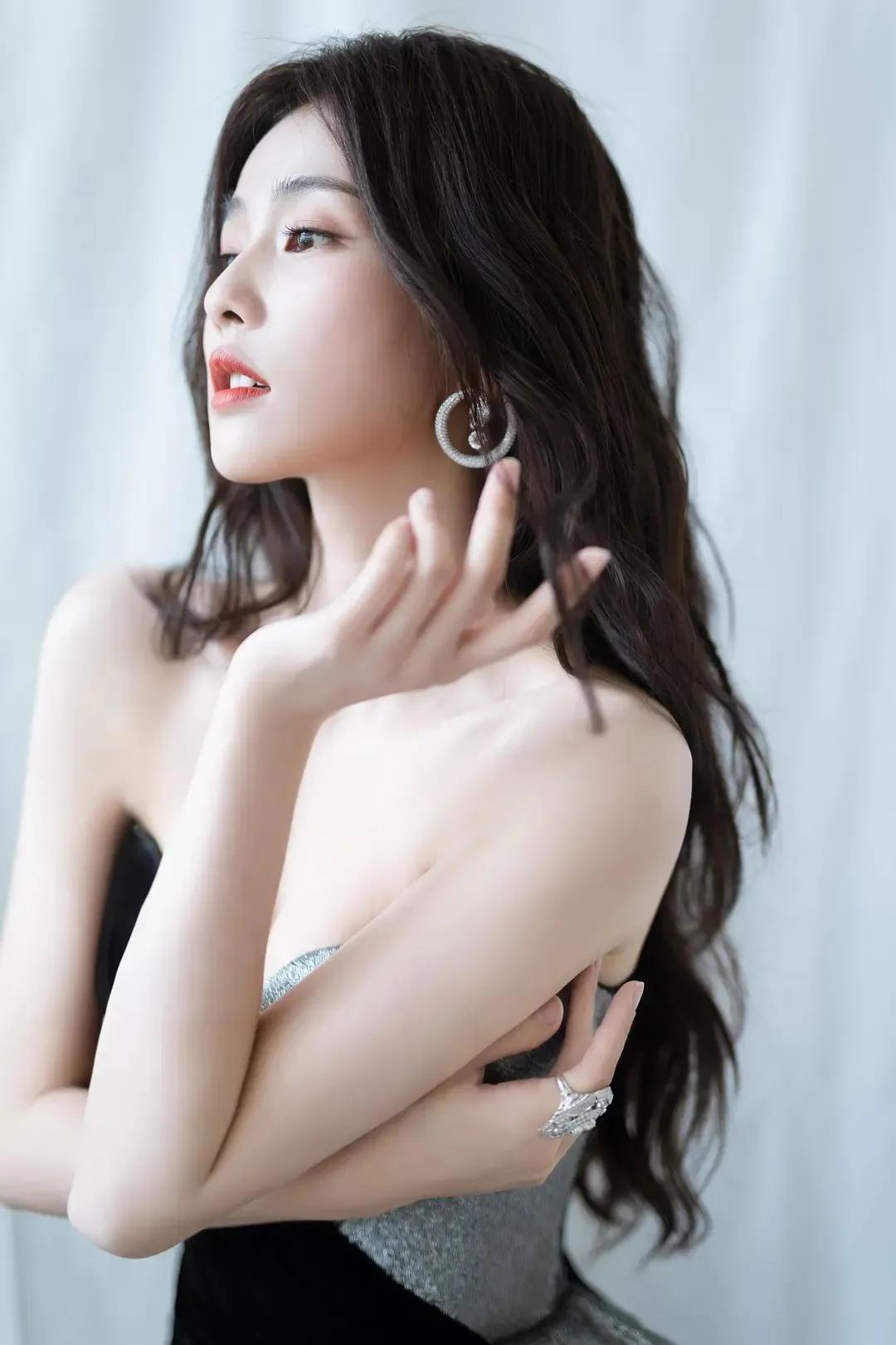 白梦妍|顶级精致而又清新女神白鹿，拥有让人“耳朵中毒”的好音色