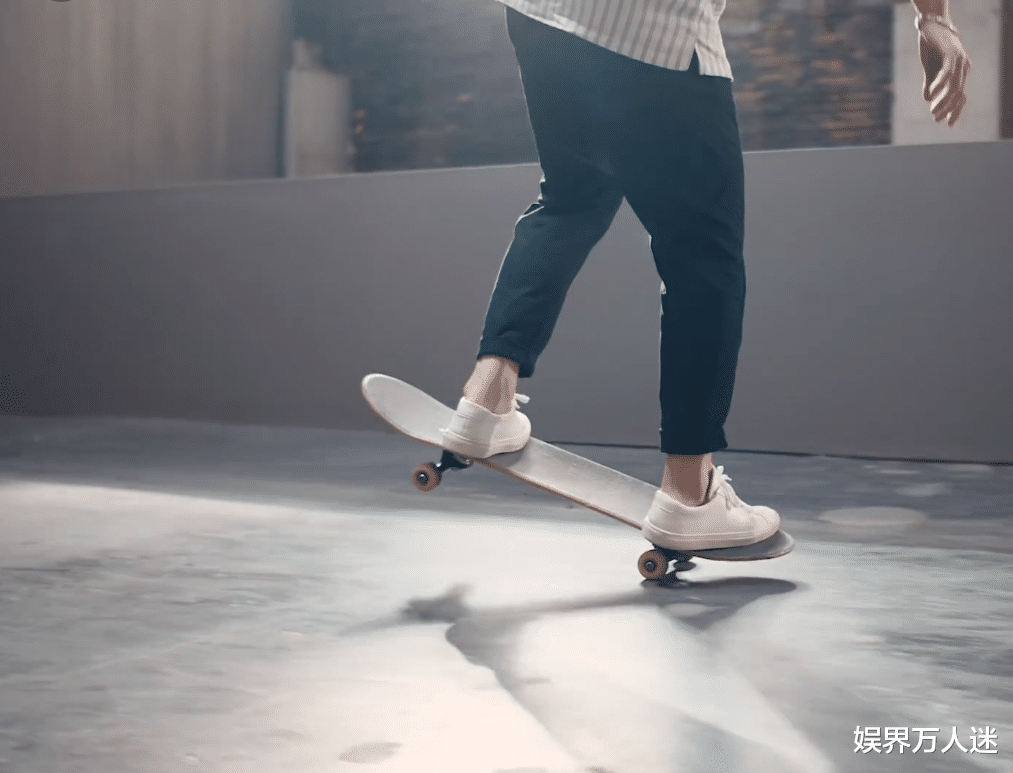 王一博|王一博全能人设被打脸？被曝招摩托滑板舞蹈替身，还意外暴露身高