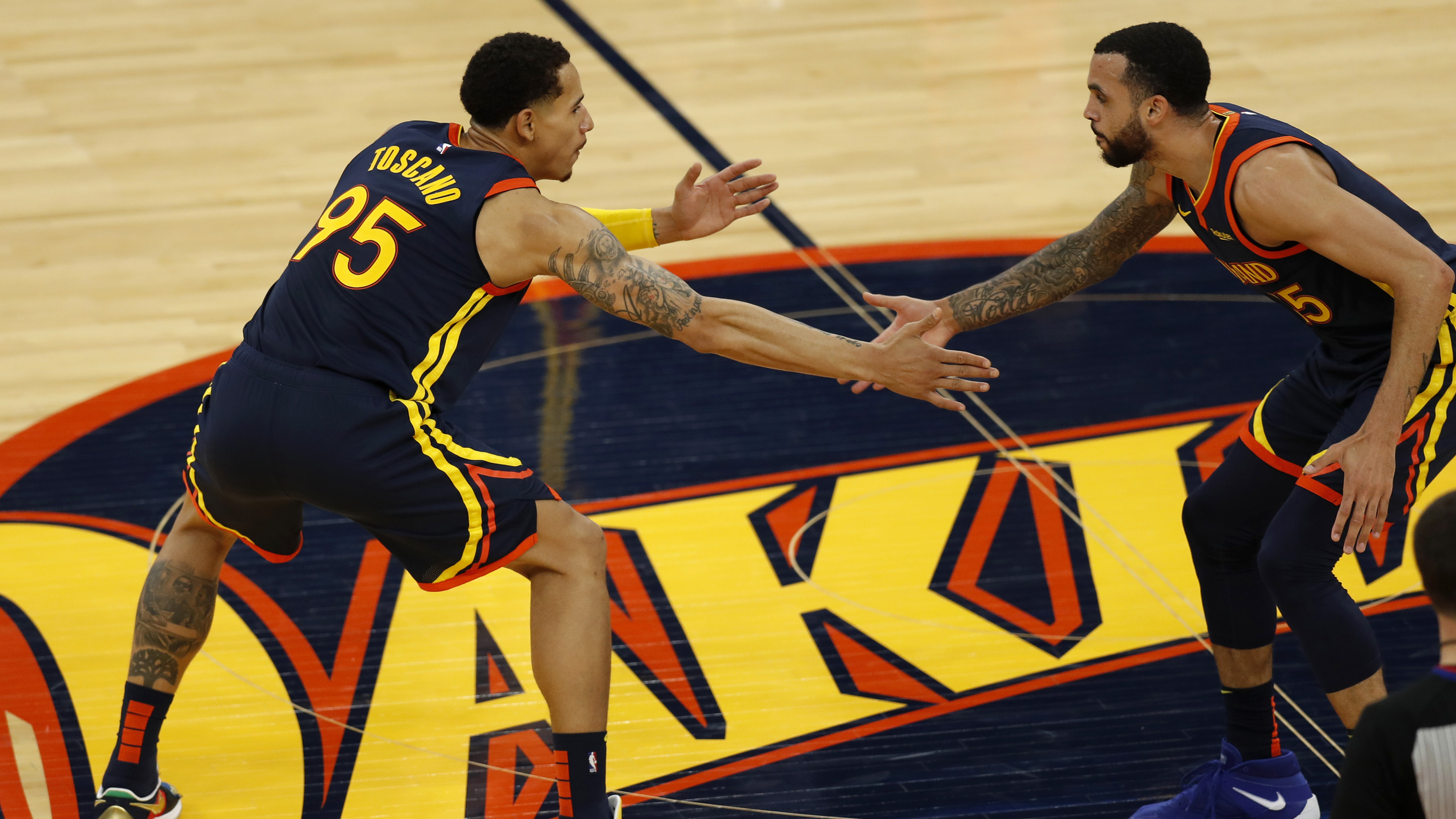 斯蒂芬·库里|勇士消息：队内伤情更新，科尔谈乌布雷缺席，美媒晒库里一数据