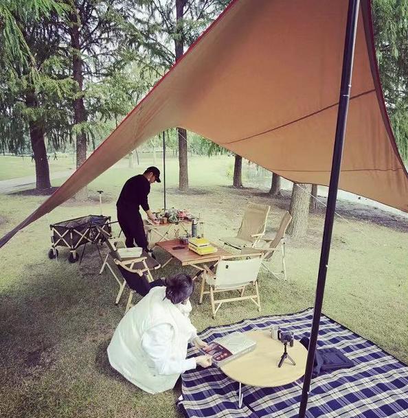 郑恺|苗苗公开与老公郑恺露营片段，曝光夫妻相处细节，甜蜜恩爱惹人羡