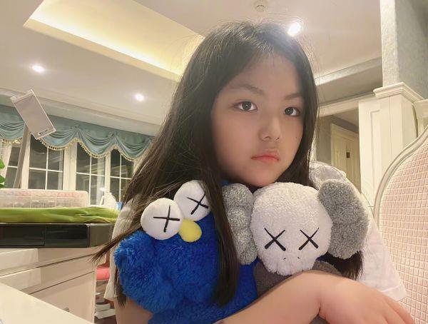 王诗龄|王诗龄瘦身大变样，褪去肥胖变瓜子脸，女神范十足比范冰冰还霸气