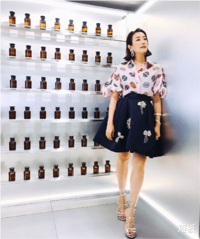 穿衣搭配|她是TVB前花旦，曾痛骂张柏芝力挺王菲，现实身份不一般