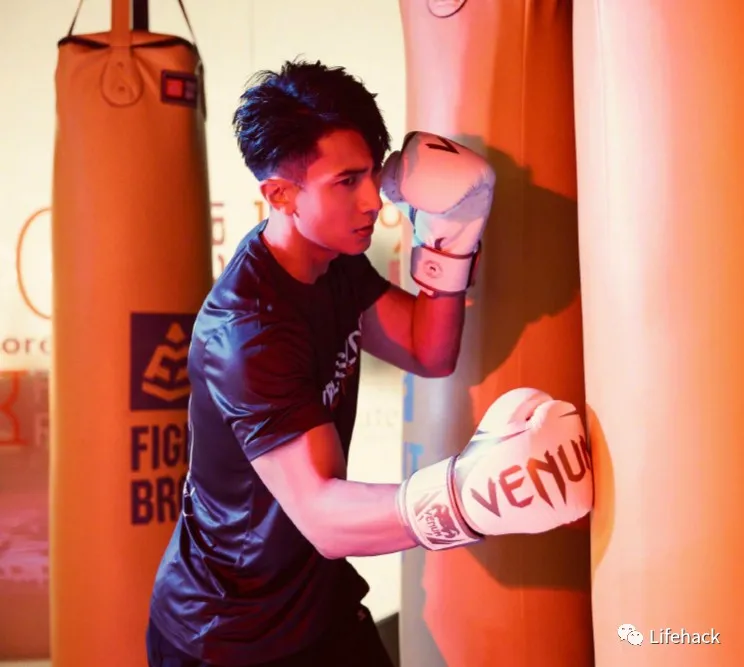 吴尊|42岁吴尊把同学熬成爹，网友：不老男神