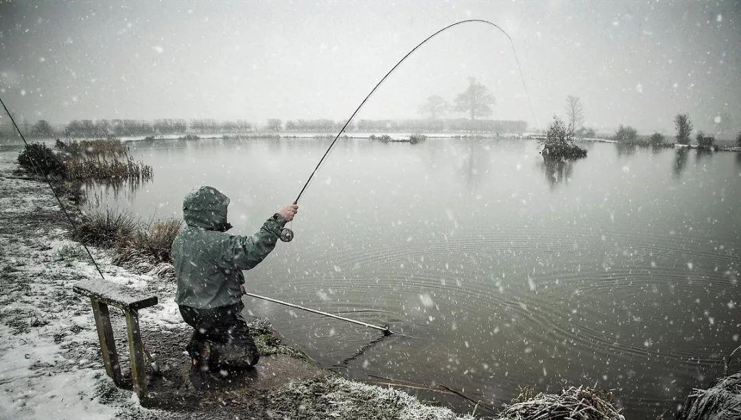 饵料|冬季钓鱼人的5个坏习惯，钓不到鱼还浪费时间，中的钓友赶紧改