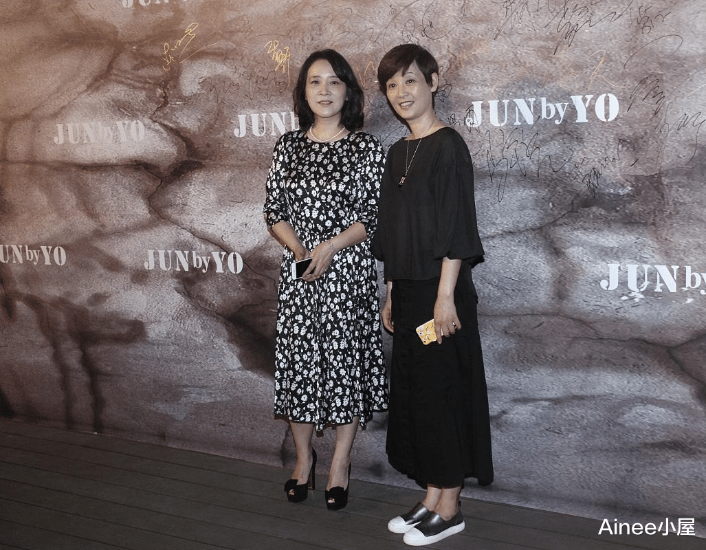 短发|圆脸真不适合剪短发，陈小艺徐帆撞发型才知高下，好在气质都挺足