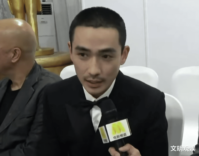 朱一龙|朱一龙在晚会后台被采访,离开百万修图师后,无精修状态过于真实
