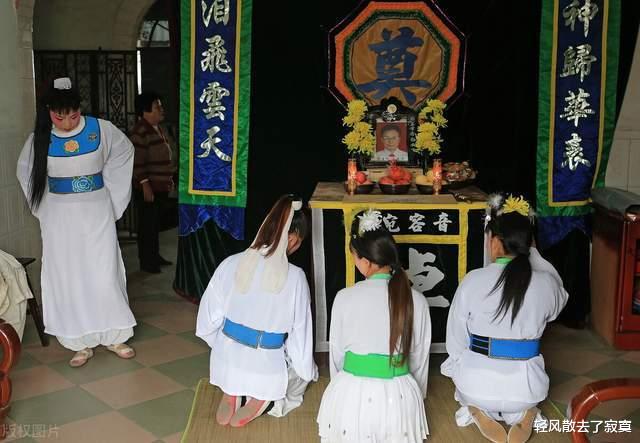 河南|河南“哭灵女”一场赚700元多，哭丧是恶习吗？该不该禁止？