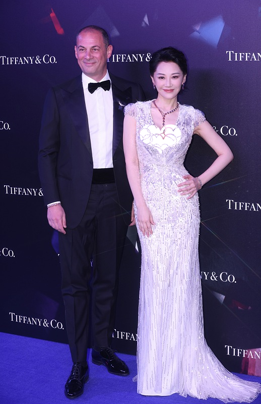 BiuVogue|许晴的身材可真不错，腰细腿长还有肉，很适合穿紧身裙