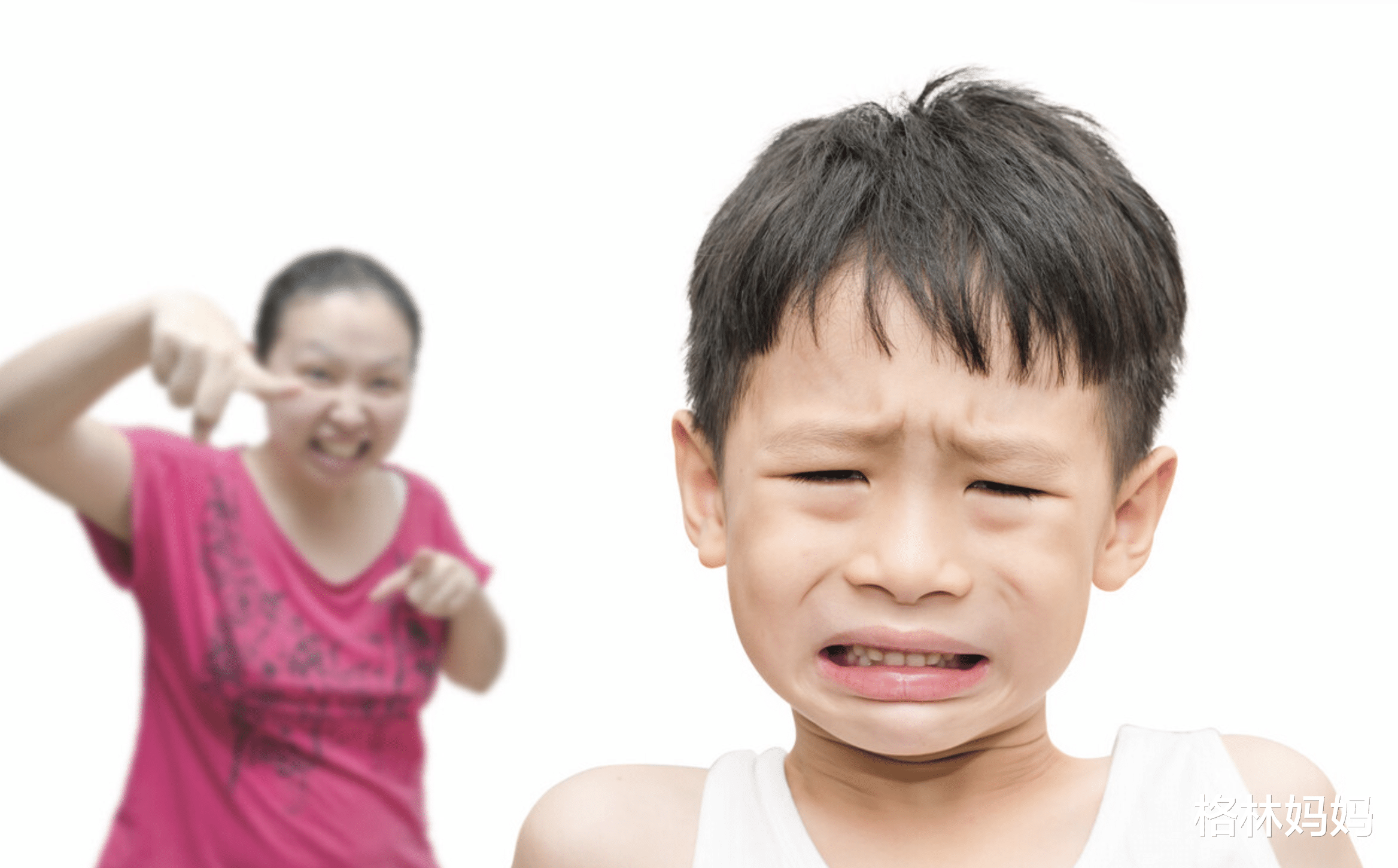 格林妈妈|“妈妈别打了,我不买了”,7岁女孩跪地求饶:失控家长有多可怕