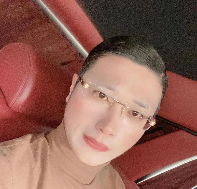 |人类高质量男性徐勤根一年前旧照曝光，看清后：他都经历了什么？